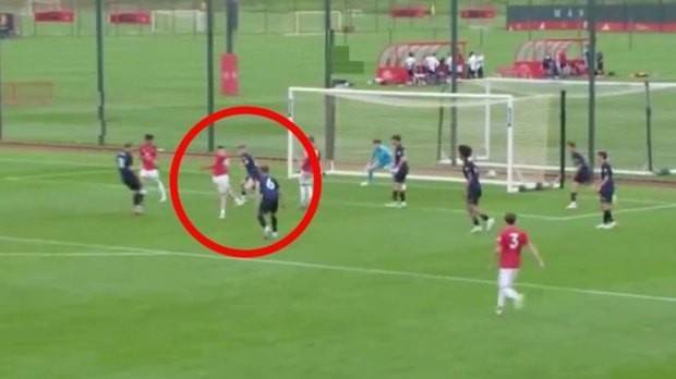 太阳报：15岁小鲁尼打入曼联U18生涯首球 但风头仍被14岁队友盖过